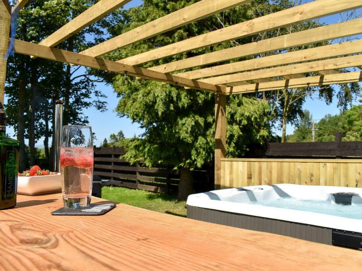 Rowanlea Lodge With Hot Tub Marykirk Buitenkant foto