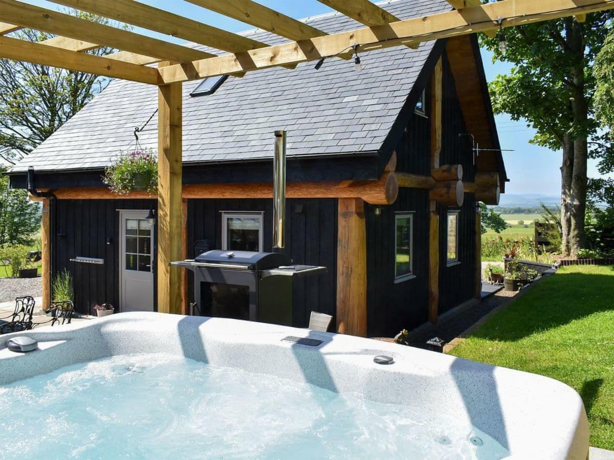 Rowanlea Lodge With Hot Tub Marykirk Buitenkant foto